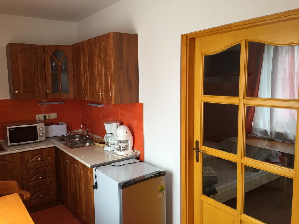 Aqua Thermal Soterapia Es Apartmanhaz Püspökladány Zimmer foto