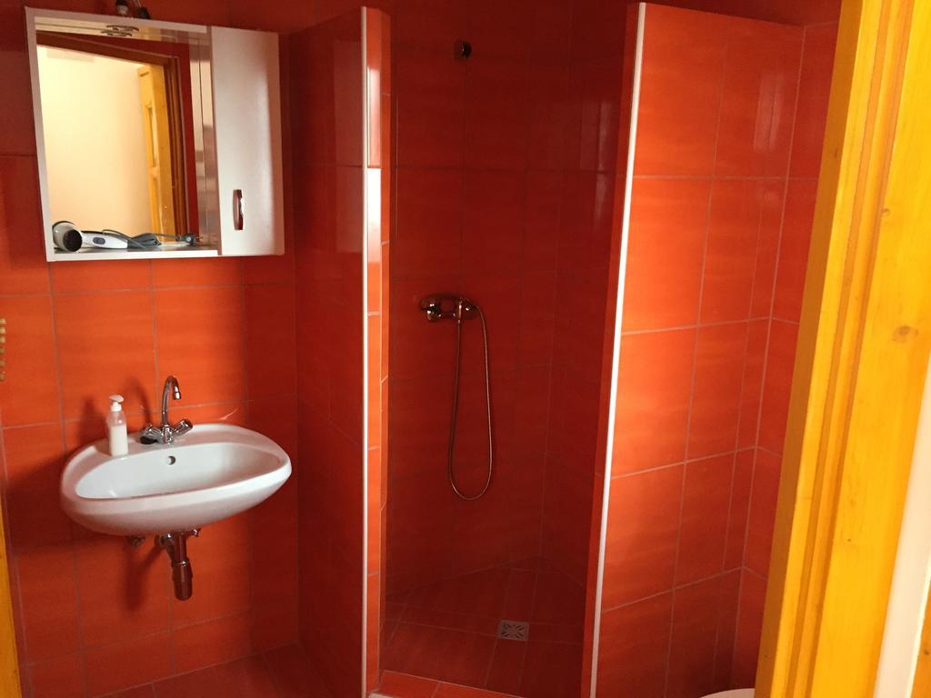 Aqua Thermal Soterapia Es Apartmanhaz Püspökladány Zimmer foto