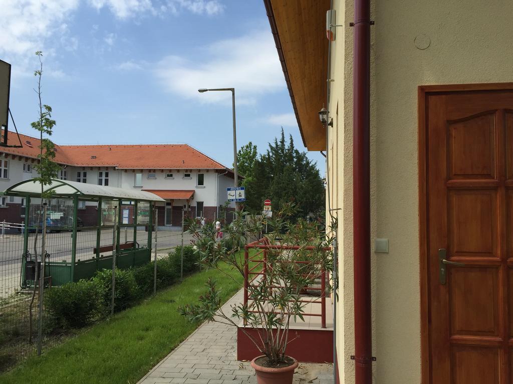 Aqua Thermal Soterapia Es Apartmanhaz Püspökladány Zimmer foto