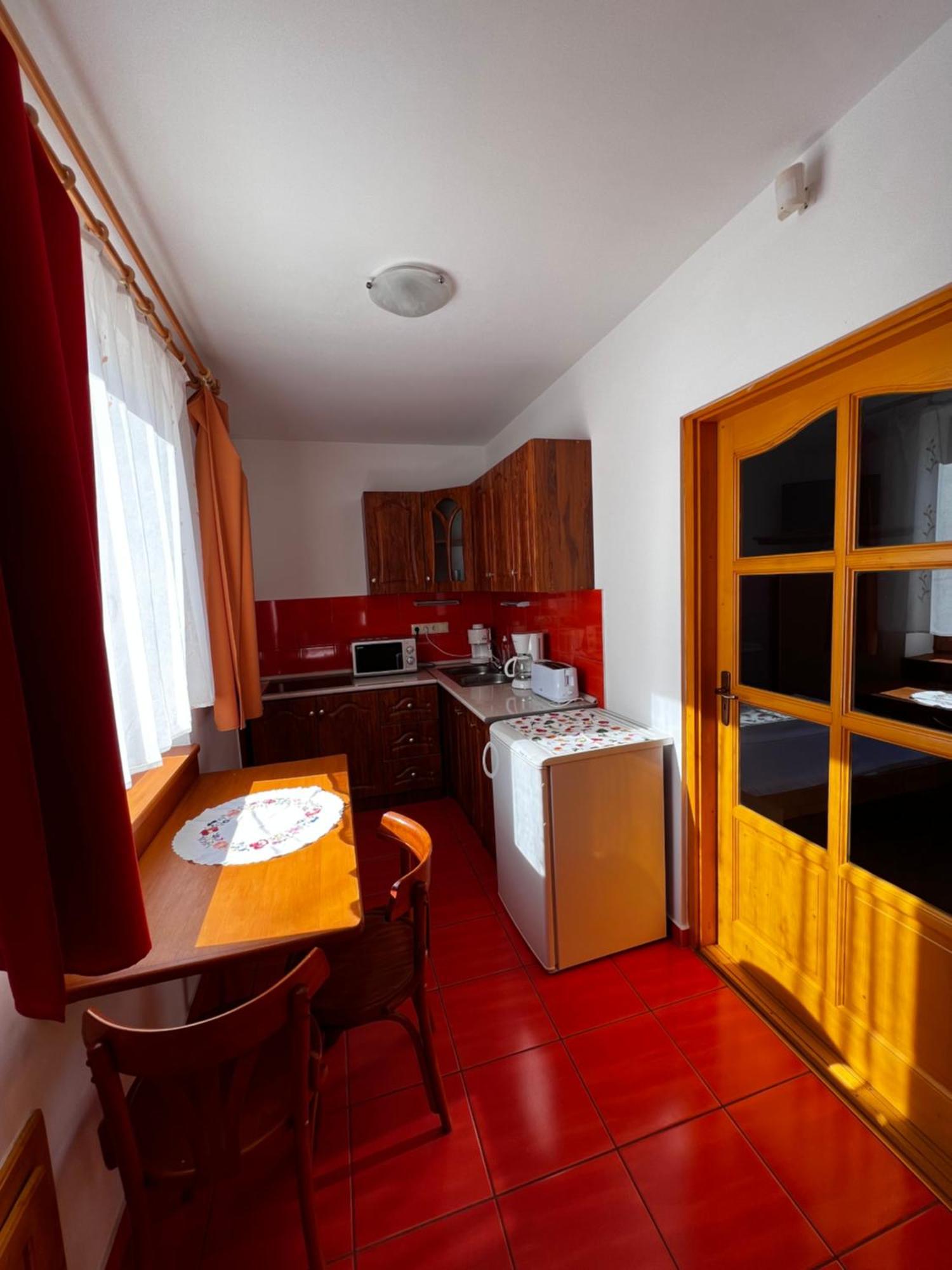 Aqua Thermal Soterapia Es Apartmanhaz Püspökladány Exterior foto